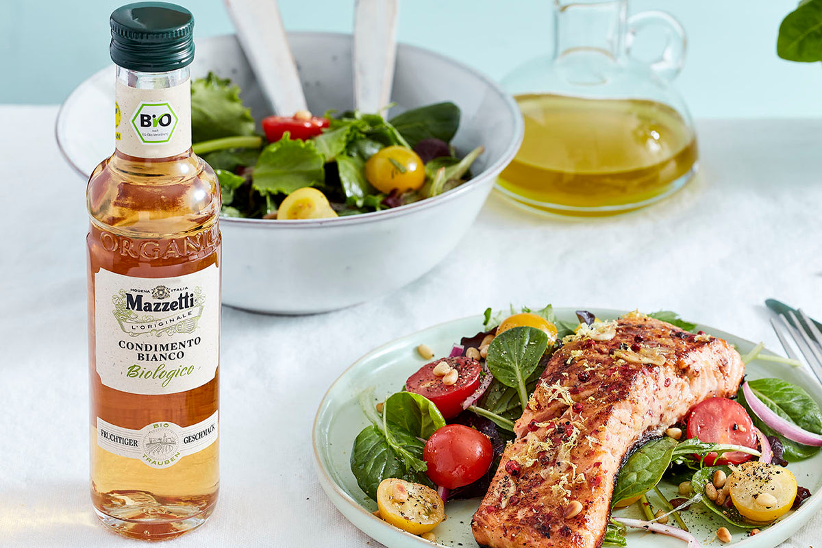 ZitroneLachs mit buntem Salat Dressing Condimento Bianco Bio
