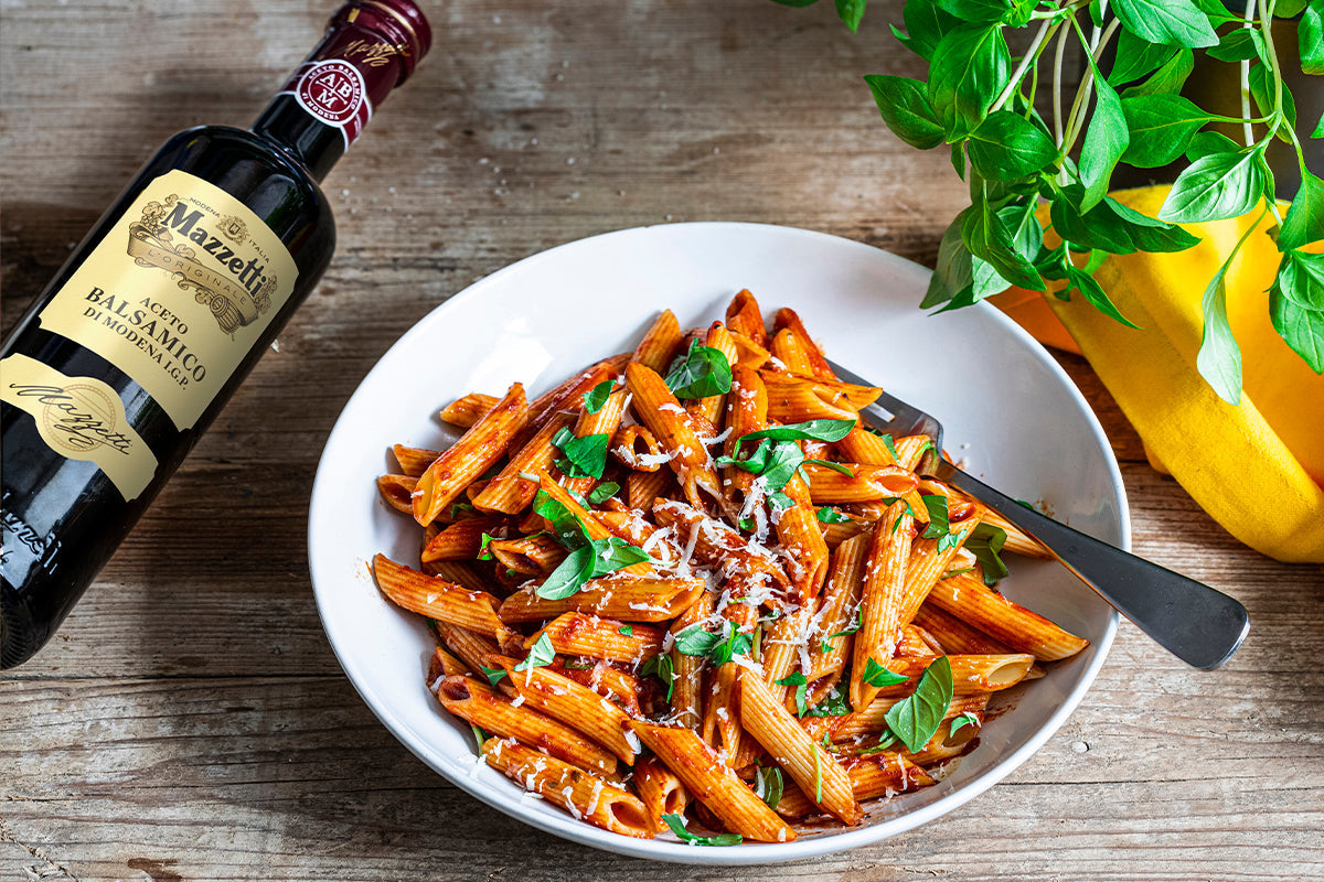 Pasta mit Blitz-Tomatensauce und Balsamico Essig