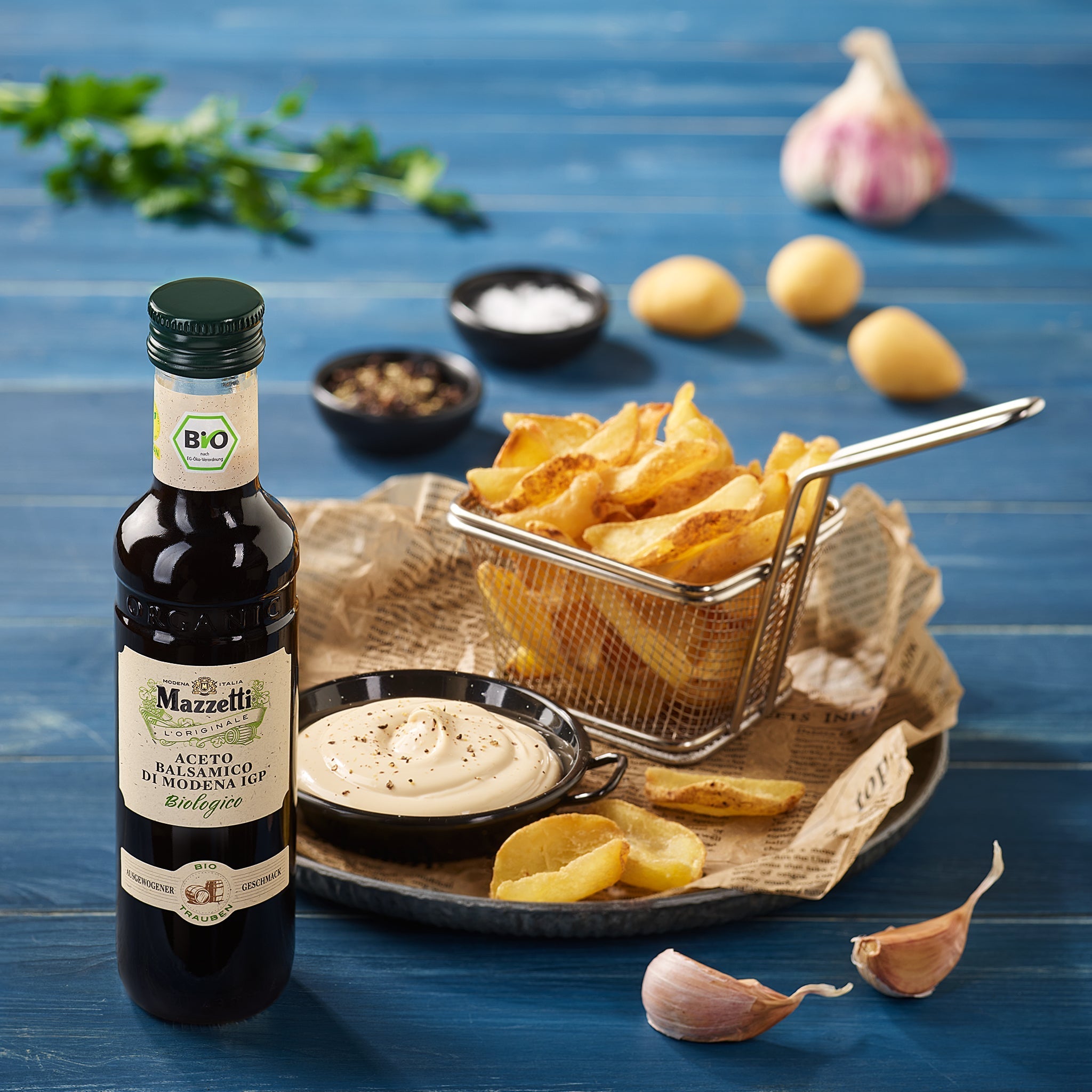 Goldene Mayonnaise mit Balsamico Essig aus Modena